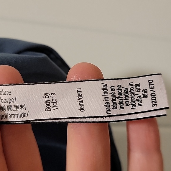 Victoria's Secret Body by Victoria Lace Back Front Closure Size 32DD - Picture 4 of 5